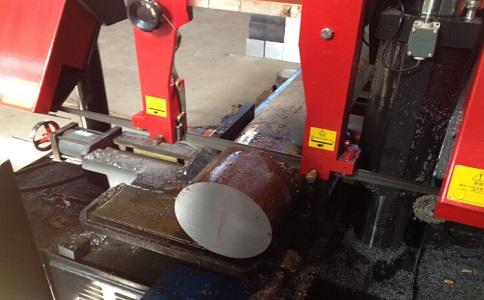 右江卧式带锯床加工时出现明显振荡如何排查？